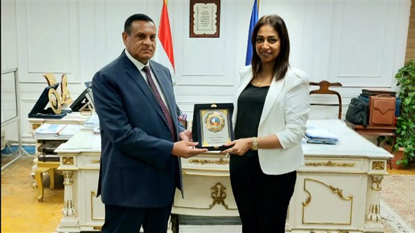 محافظ البحيرة يكرم