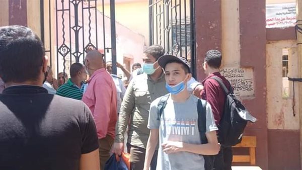 لحظة خروج الطلاب