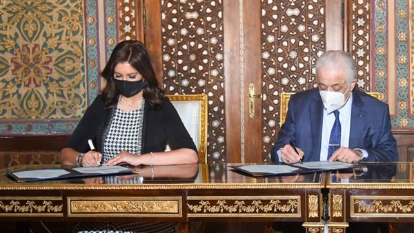 وزيرة الهجرة ووزير