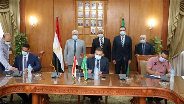 توقيع عقود توريد