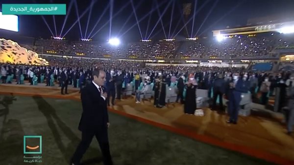 جلوس المواطنين بجوار