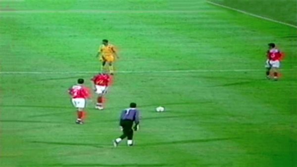 هدف عصام الحضري في