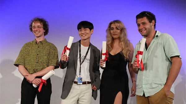 صناع فيلم CICADA