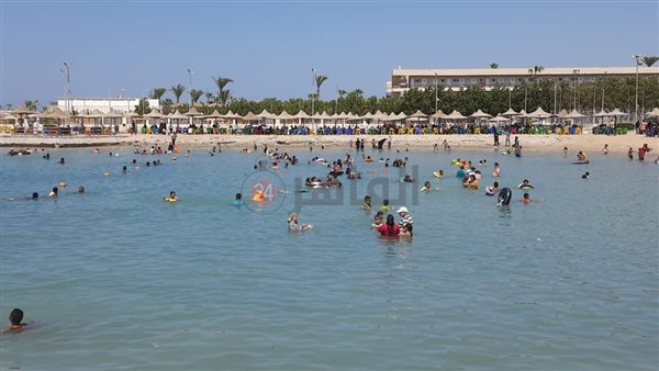إقبال على شواطئ الغردقة