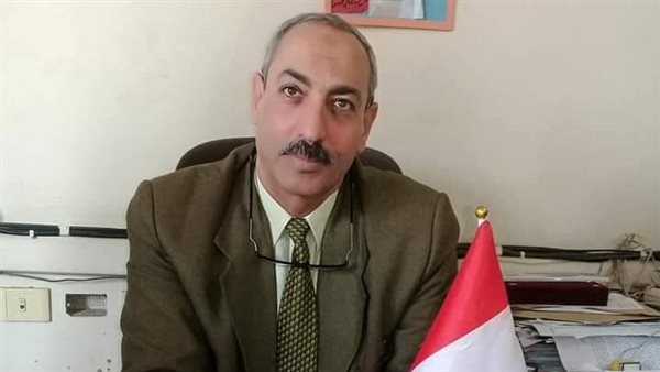 عزت على نقيب المعلمين