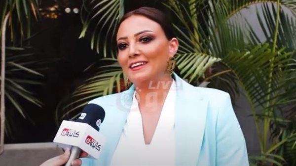 الفنانة بشرى