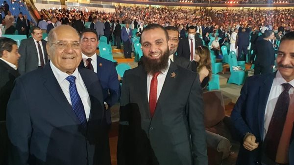 النواب مع رئيس مجلس