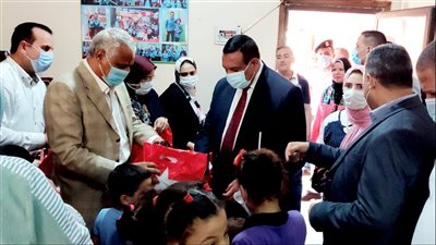 محافظ البحيرة يتفقد دور الرعاية الاجتماعية بالأبعادية ويقدم الهدايا للأطفال
