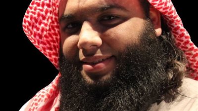 بعد إعلان أشرف زكي مقاضاته.. نجل الحويني يحذف بوست 