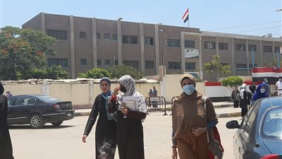 طلاب الثانوية العامة بالقليوبية: امتحان الكيمياء طويل.. والوقت لم يكن كافيًا