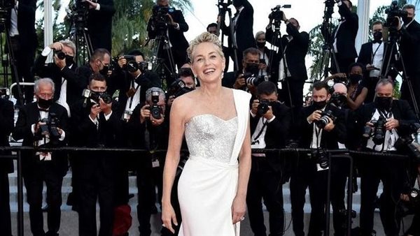 شارون ستون في ختام