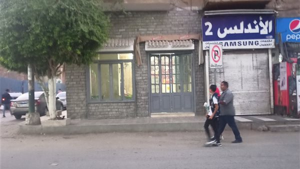 غلق مقهى في المنيا
