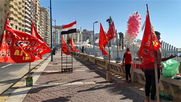 أعلام الأهلى تغرق