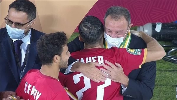 الخطيب يكرم اللاعبين