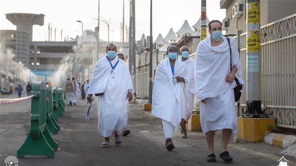 الحجاج يتوافدون على