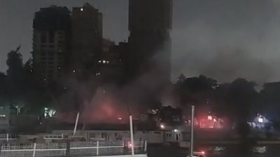 لانشات و3 سيارات إطفاء تحاول السيطرة على حريق مركب بالزمالك (فيديو)