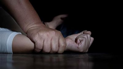 القبض على نجار مسلح اغتصب ابنة عمه داخل عشة فراخ بـ سوهاج