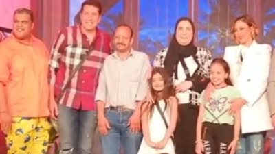 هاني رمزي يستضيف صاحب واقعة قطار منوف وابنته في مسرحية 