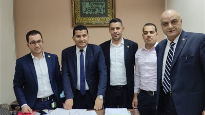 أخفاها وسط التوابل والملح.. القبض على راكب قادم من اليمن وبحوزته 6 كيلو ونصف من مخدر الآيس (صور)