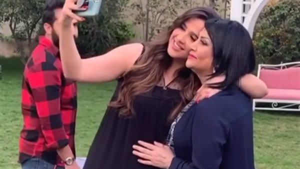 ياسمين عبد العزيز