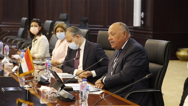 جلسة مباحثات بين