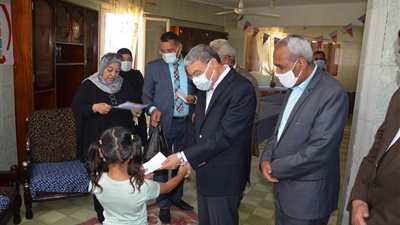 محافظ المنيا يهنئ أطفال مؤسستي البنين والبنات بمناسبة عيد الأضحى