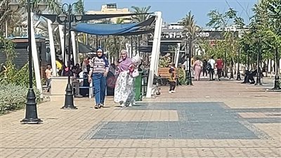 الشاي والعصائر بـ5 جنيهات.. شارع مصر قبلة البورسعيدية في عيد الأضحى (صور وفيديو)