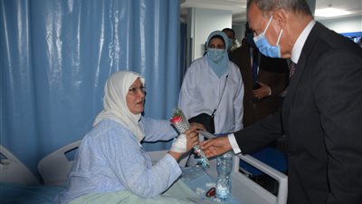 محافظ القليوبية يشارك الأطفال الأيتام والمسنين والمرضي فرحتهم بعيد الأضحى المبارك (صور) 