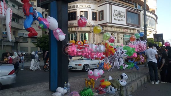 احتفالات الأهالي