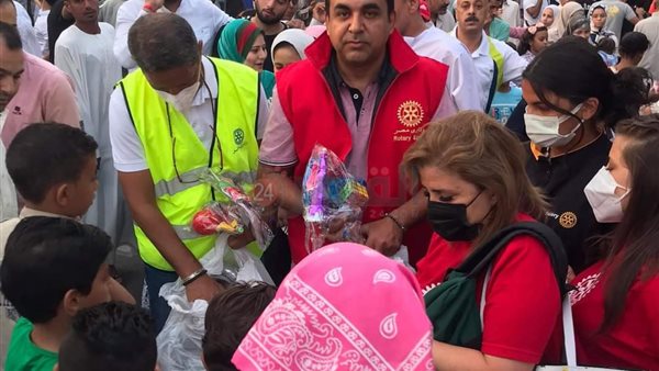 توزيع الهدايا