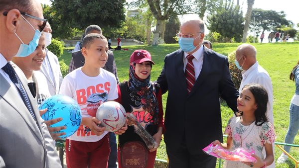 محافظ القاهرة اللواء