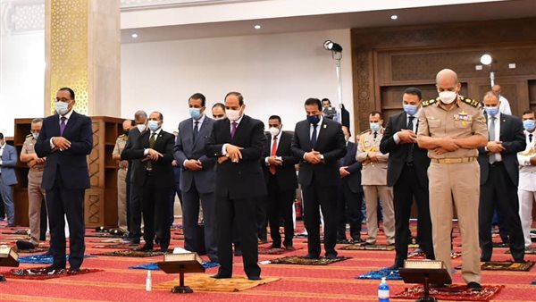 السيسي يؤدي صلاة