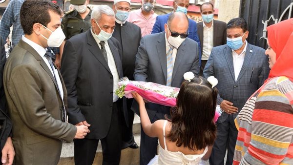 محافظ أسيوط يزور