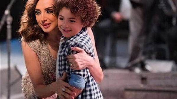 أنغام ونجل شقيقتها