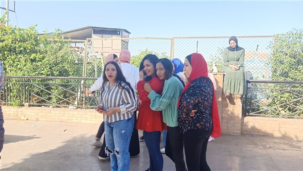 فتيات القناطر يحتفلون