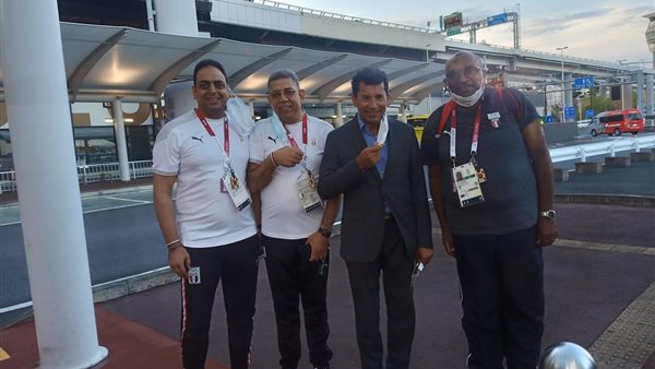 وزير الرياضة مع أعضاء