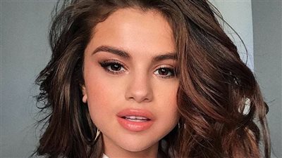 لديها وشم باللغة العربية وتعاني من مرض يهاجم جهاز المناعة.. من هي سيلينا جوميز