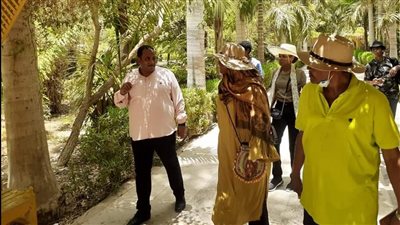 وزيرة الخارجية السودانية تزور الحديقة النباتية بأسوان خلال عيد الأضحى (صور)