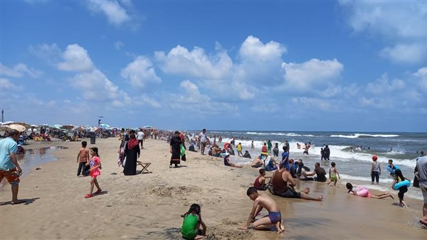 توافد المصطافين على