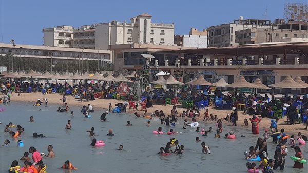زحام على شواطئ الغردقة