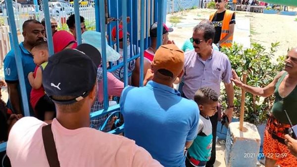 زحام على بوابات شواطئ