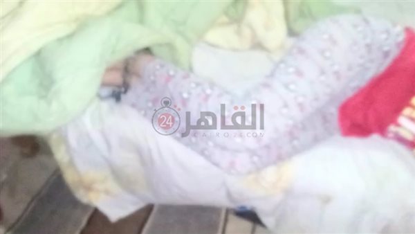 الفتاة مقيدة بالسلاسل