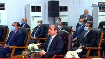 السيسي: الطرق والمحاور الجاري إنشاؤها تتم بمواصفات تراعي استدامة كفاءتها (فيديو)
