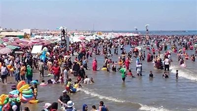 بعد غرق 3 أشخاص.. طوارئ بشواطئ رأس البر بسبب ارتفاع الأمواج