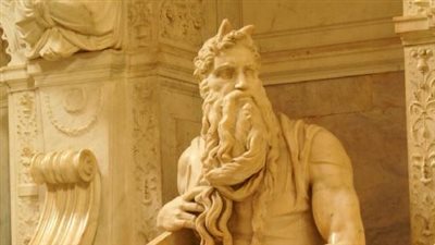 فن تشكيلي.. تمثال موسى لمايكل أنجلو