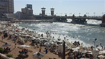 أحدهما ظل بالمياه 28 ساعة.. انتشال غريقي شاطئي 