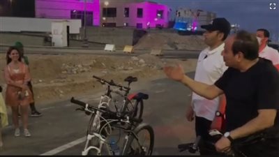 أسرة تلتقي السيسي بالعلمين: حلوة المدينة يا ريس.. والرئيس: حلوة بيكم انتم