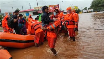 76 حالة وفاة والقوات المدنية تبحث عن الناجين.. الهند تعاني من فيضانات مدمرة