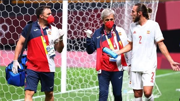 خروج مينجويزا مصابًا