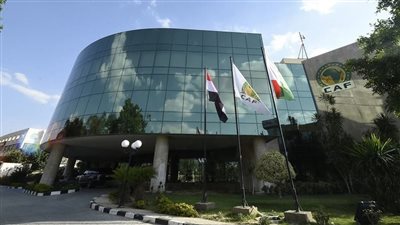 كاف يعلن الاستمرار في دراسة تطبيق دوري السوبر الإفريقي ويستعين بـ كولينا لتطوير التحكيم